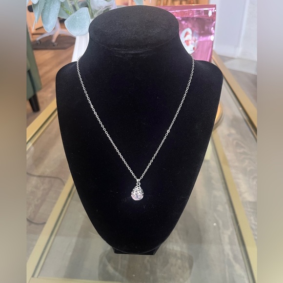 Elegant Silver Necklace with Pink Gemstone - Picture 4 of 4